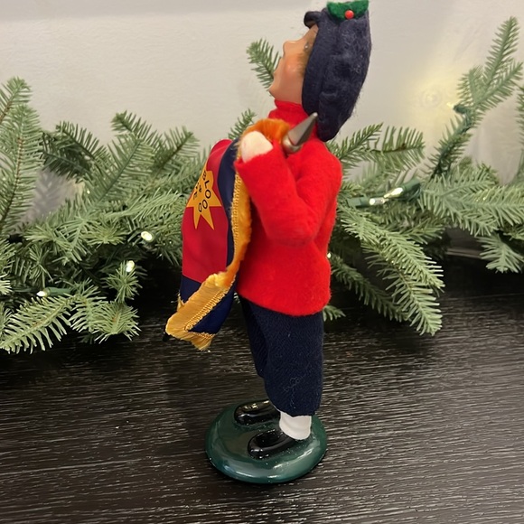 Byers’ Choice Caroler - Picture 3 of 6